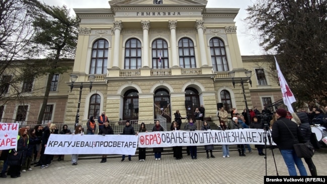 "Javni čas" ispred gimnazije u Kragujevcu, 20. januar 2025.