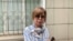Гульнара Бажкенова перед зданием суда в Алматы. 2 июля 2026 года