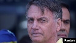 Bivši brazilski predsjednik Jair Bolsonaro napušta bolnicu nakon što je bio podvrgnut ljekarskim pregledima, Brazilija, Brazil, 16. avgusta 2025.