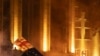 На цьому фото – президентський палац Орбеліані у Тбілісі посеред диму, сутичок та полум'я.<br><br>У столиці Грузії спалахнули протести в день виборів до органів місцевого самоврядування країни: опозиція заявила про плани «мирного повалення влади» на тлі того, як лідери правлячої партії передчасно оголосили про перемогу і привітали своїх прихильників