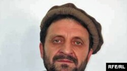 ښاغلی پوپل وايي تر دولسم ټولګې پورې يې زده کړې کړي او د پخوانیو جهادي قومندانانو څخه دی.