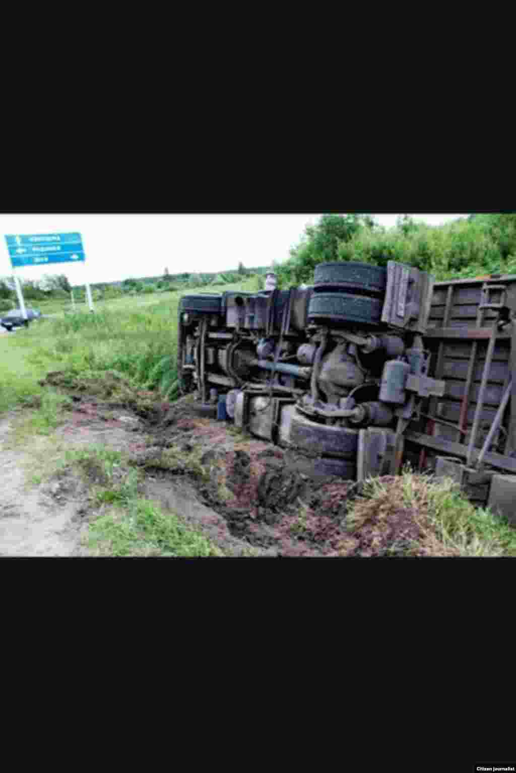 Иваново вилоятида пахта олиб кетаётган юк машинаси ағдарилди&nbsp;