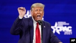 Donald Trump în prima sa apariție politică după încheierea mandatului de președinte al SUA, la Conferința Acțiunii Politice Conservatoare, Orlando, Florida, 28 februarie 2021.