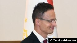 министерот за надворешни работи на Унгарија Пeтер Сијарто