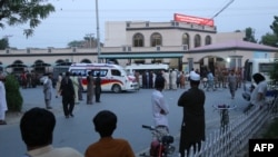 محصلین وايي، افغان ډاکتران په وېکټوریا روغتون کې کار کوي - انځور له ارشیف