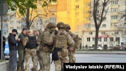 Супермаркет, де ліквідували чоловіка, який відкрив вогонь на вулиці в Києві, Україна, 18 квітня 2026 року