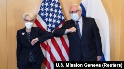 Secretarul de stat adjunct Wendy Sherman și ministrul de externe adjunct Serghei Riabkov vor conduce delegațiile SUA, respectiv a Rusiei, la negocierile de azi de la Geneva.