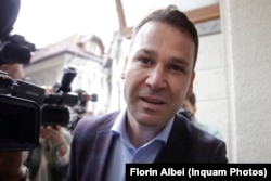 Primarul Sectorului 3, Robert Negoiță, se prezintă la sediul DNA, la București, pe14 aprilie 2016.