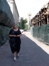 Катерина Колмикова відвідує свій колишній магазин на згорілому київському ринку