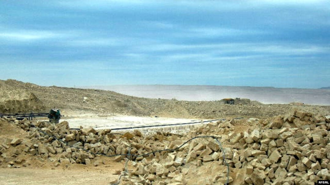 «Bura qatır gəlsə dırnaq, quş gəlsə qanad salar…»