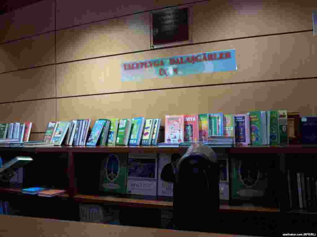 Ýokary okuw jaýlaryna girmek isleýän abituriýentler üçin saýlanyp goýulan kitaplar