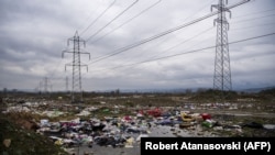 31 de gropi de gunoi neautorizate nu au fost închise de autoritățile din România