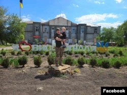 ზოია შვილიშვილთან ერთად ხერსონის ოლქის დეოკუპირებულ ვისოკოპოლიეში.