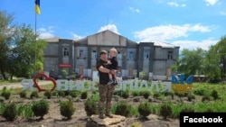 Зоя з онуком в деокупованому Високопіллі на Херсонщині. З особистого архіву Зої Ковалець