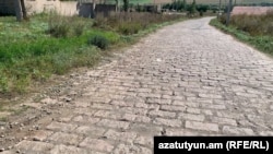 Սպիտակի Էստոնական փողոցը, որը շինարարությունից չորս տարի անց կիսաքանդ վիճակում է 