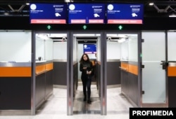 Зона паспортного контроля в аэропорту Шереметьево, Москва
