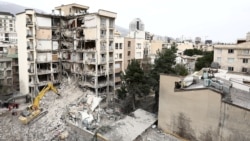 O imagine a unei clădiri rezidențiale avariate în urma unui atac din Teheran, pe 23 martie 2026.