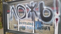 «Кровавая власть»: анонимный «протест» в Москве (видео)