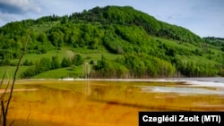 Scurgeri de steril în satul Geamăna, de lângă cariera de cupru de la Roșia-Poieni.