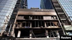 په ډاکه کې پارېدلو کسانو د پروتم الو ورځپاڼې دفتر وسوځاوه - د ډېسېمبر ۱۹مې انځور. 