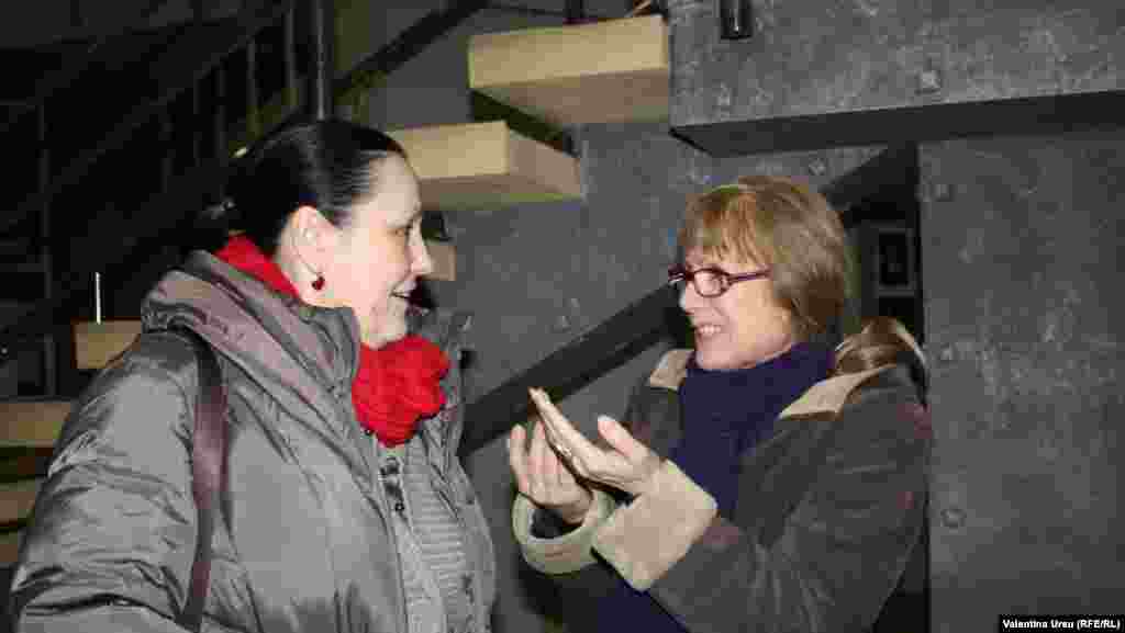 Prof. univ. Maria Șleahtițchi un critic alături de o autoare: Mihaela Perciun