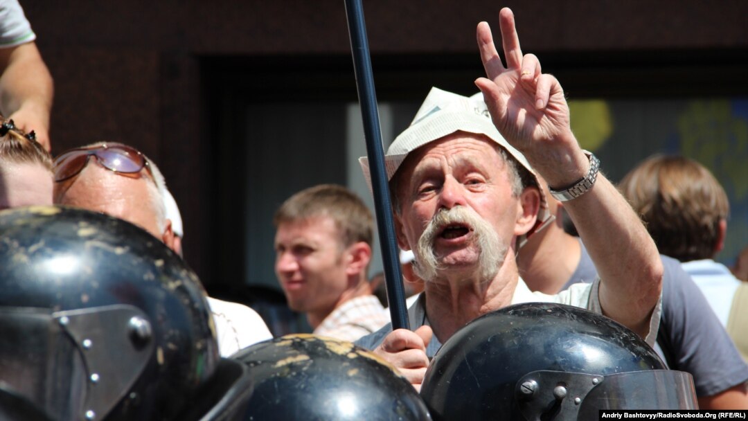 Митинг в защиту украинского языка у Украинского дома в Киеве, 5 июля 2012