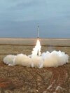 Запуск ракеты из комплекса "Искандер", способного использовать ядерный заряд, иллюстративное фото