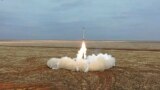 Запуск ракеты из комплекса "Искандер", способного использовать ядерный заряд, иллюстративное фото