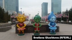 Cимволы выставки ЭКСПО-2017. Астана, 12 апреля 2017 года. 