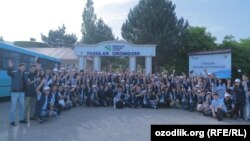 Группа троллей Союза молодежи Узбекистана состояла из 150 молодых репортеров, принявших участие на семинаре в медиа-лагере в Бостанлыкском районе Ташкентской области 28-30 мая 2018 года.