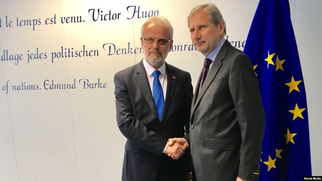 Новиот претседател на парламентот Талат Џафери вчера во Брисел се сретна со еврокомесарот за преговори за проширување Јоханес Хан