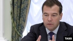 Россия президенти Дмитрий Медведев фикрича, терроризмга қарши курашда МДҲ жосуслик хизматлари ҳамкорлик қилишлари зарур  