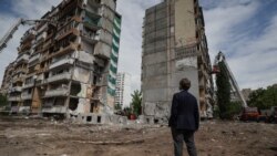 Очільники дипломатичних місій іноземних держав іідвідали місце ракетного удару РФ по Києву і вшанували пам'ять загиблих. 15 травня 2026 року
