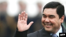 Turkmen President Gurbanguly Berdymukhammedov waves upon his arrival in Moscow on March 24.
