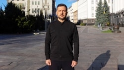 Володимир Зеленський записує відео біля Офісу президента України. 12 жовтня 2025 року