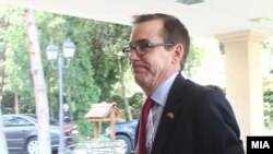 Амбасадорот на САД во Македонија Џес Бејли на лидерска средба со потписниците на Договорот од Пржино, 31 август, 2016.