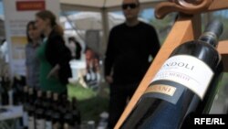 Похоже, несмотря на заверения скептиков, винодельческая продукция становится основной статьей экспорта, которая за первый квартал 2014 года составила 7% и продолжает уверенно расти