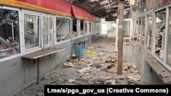 ნიკოპოლის ბაზარი რუსეთის მხრიდან თავდასხმის შემდეგ, უკრაინა, 2026 წლის 4 აპრილი 