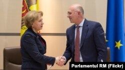 Președinta Parlamentului Republicii Moldova, Zinaida Greceanîi (PSRM), și președintele Partidului Democrat, Pavel Filip