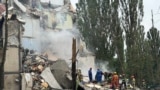 РФ атакувала Київ: зруйновано під'їзд багатоповерхівки, під завалами люди (відео)