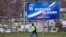 Корреспонденты сайта Радио Свобода следят за ходом агитационной кампании в Московской области. Химки стал первым городом, который они решили проверить на наличие нарушений.
