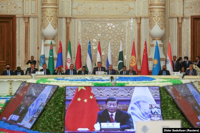 Presidenti kinez, Xi Jinping, duke marrë pjesë përmes video-lidhjes në samitin e mbajtur në Dushanbe.
