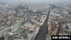 Drone footage shows thousands of protesters converging in Belgrade on March 15.