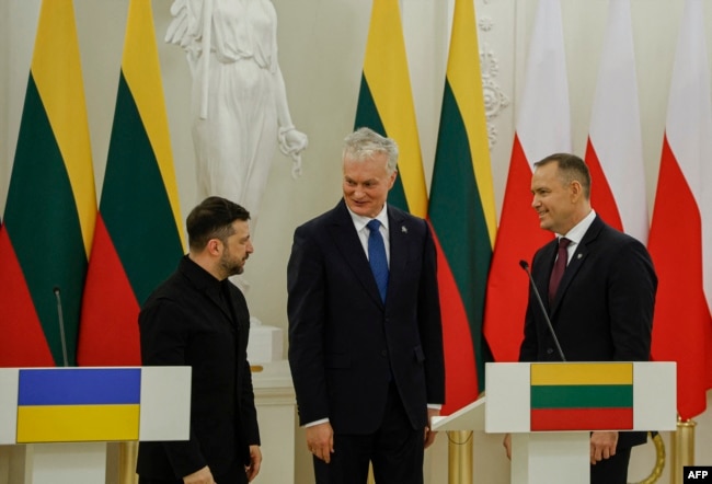 Президент України Володимир Зеленський, президент Литви Гітанас Науседа та президент Польщі Кароль Навроцький у Вільнюсі 25 січня 2026 року