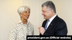 Президент України Петро Порошенко і директор-розпорядник МВФ Крістін Лаґард. Давос, Швейцарія, 23 січня 2019 року 