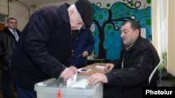 Armenia - A voter in Yerevan casts a ballot in a presidential election, 18Feb2013.