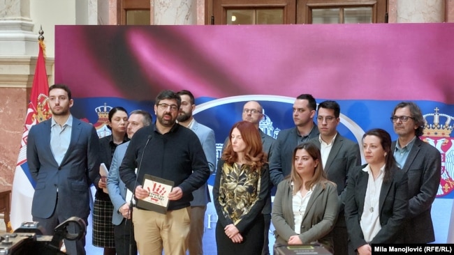 Radomir Lazović, poslanik opozicionog Zeleno-levog fronta na konferenciji za medije u Skupštini Srbije, 5. mart 2025.