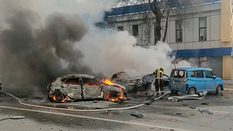 Shpërthim dhe zjarr në një depo nafte në Belgorod të Rusisë