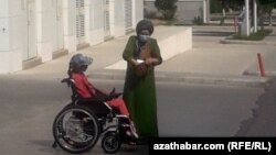 Lebaply ene raýatlaryň arasynda 10 ýyl bäri jaý nobatyna garaşýanlaryň bardygyny aýdýar. (Illýustrasiýa suraty)