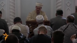 Crimean Tatars Pray For 1944 Deportation Victims